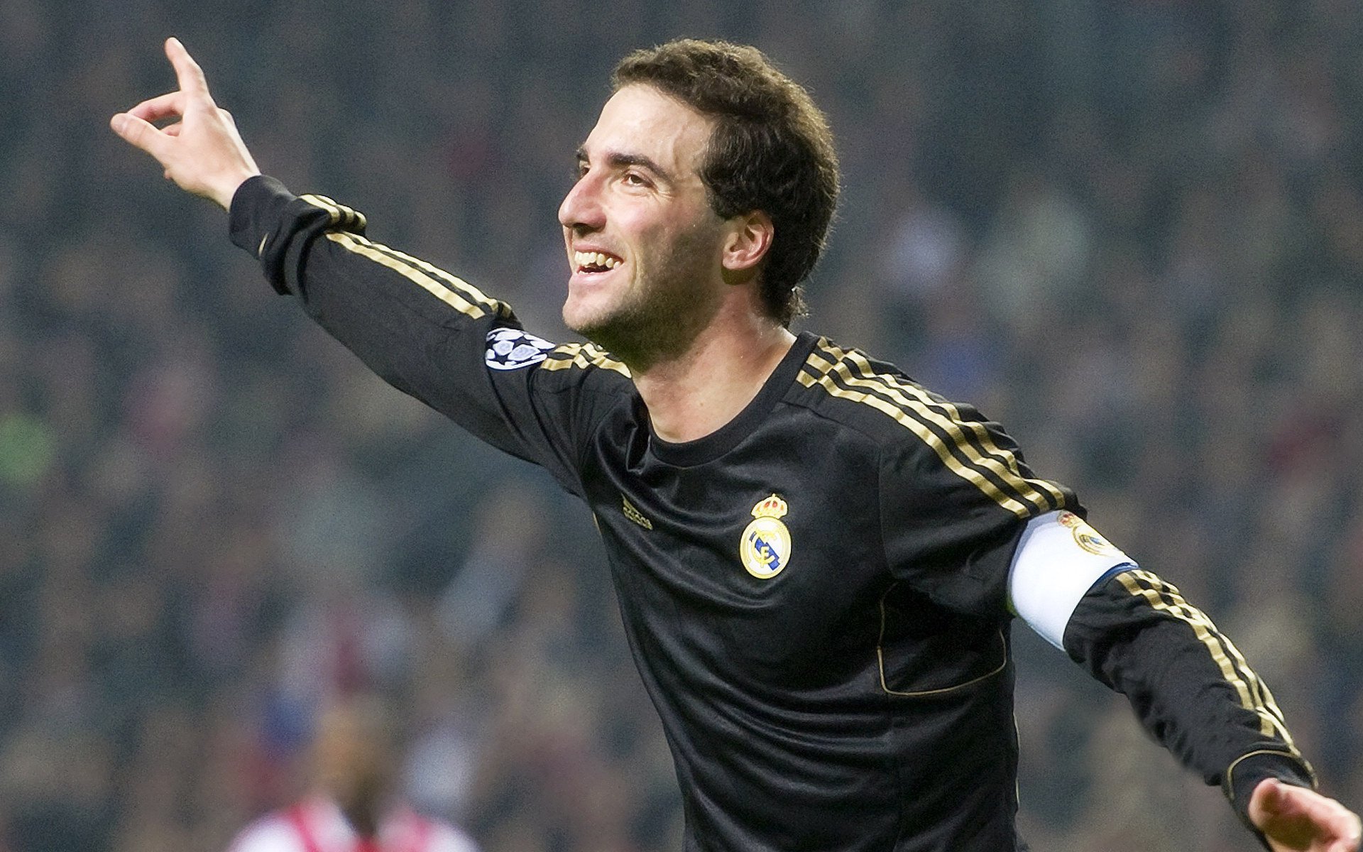 开云体育2026-欧冠决赛之夜，布克关键时刻站出来