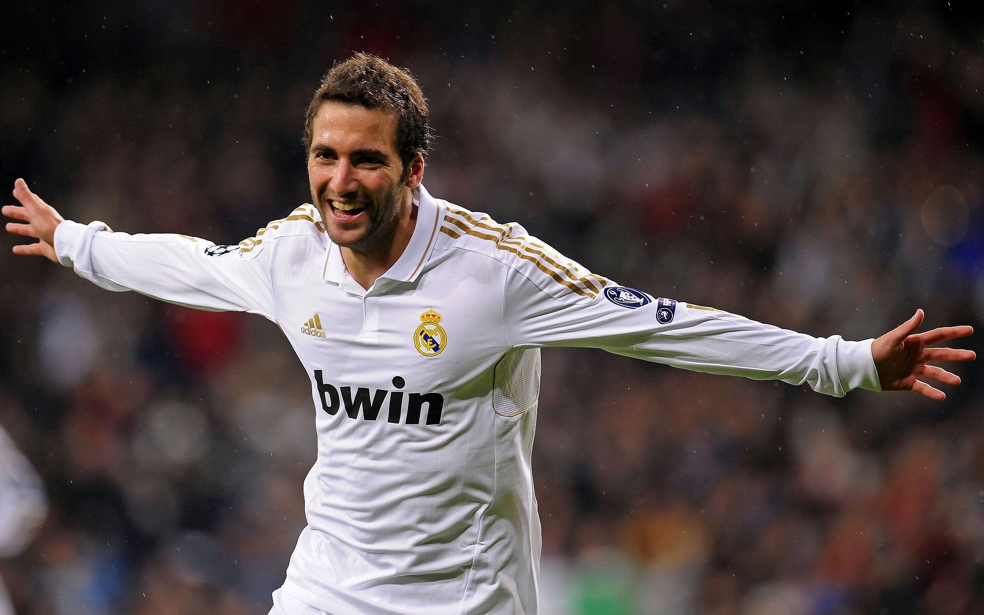 开云平台-巴斯托尼爆发,当意大利铁卫的巴西魂在那不勒斯掀起战术革命